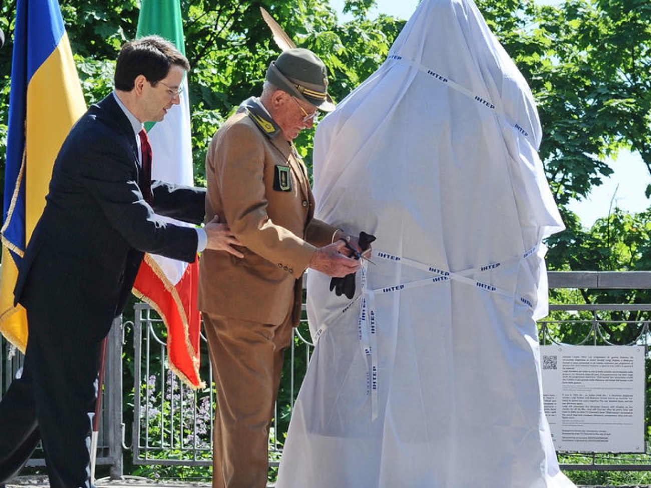 В Киеве открыли памятник вечной любви, 6 мая 2013г.