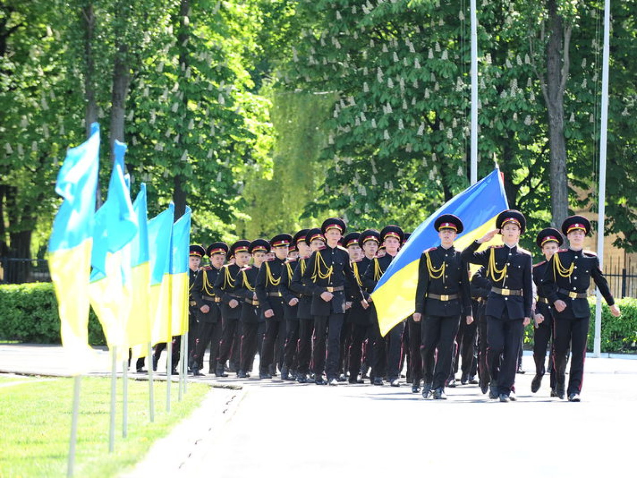 В Киеве ветеранов угощали солдатской кашей и фронтовыми «Сто грамм», 8 мая 2013г.