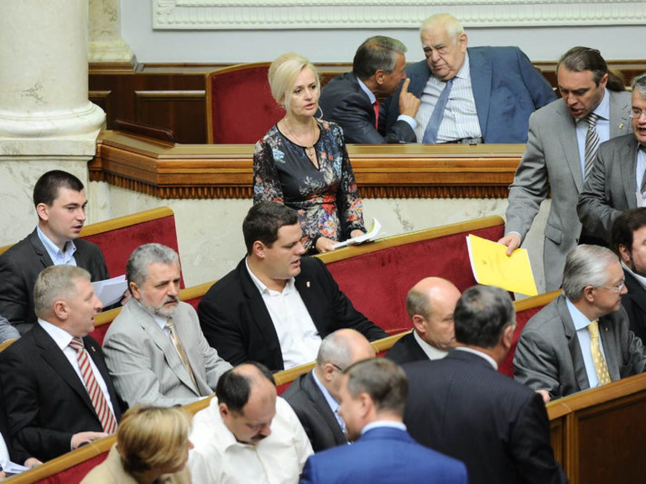 Депутаты не лишили себя льгот и не объединили должности Попова и Гереги, 4 июня 2013г.