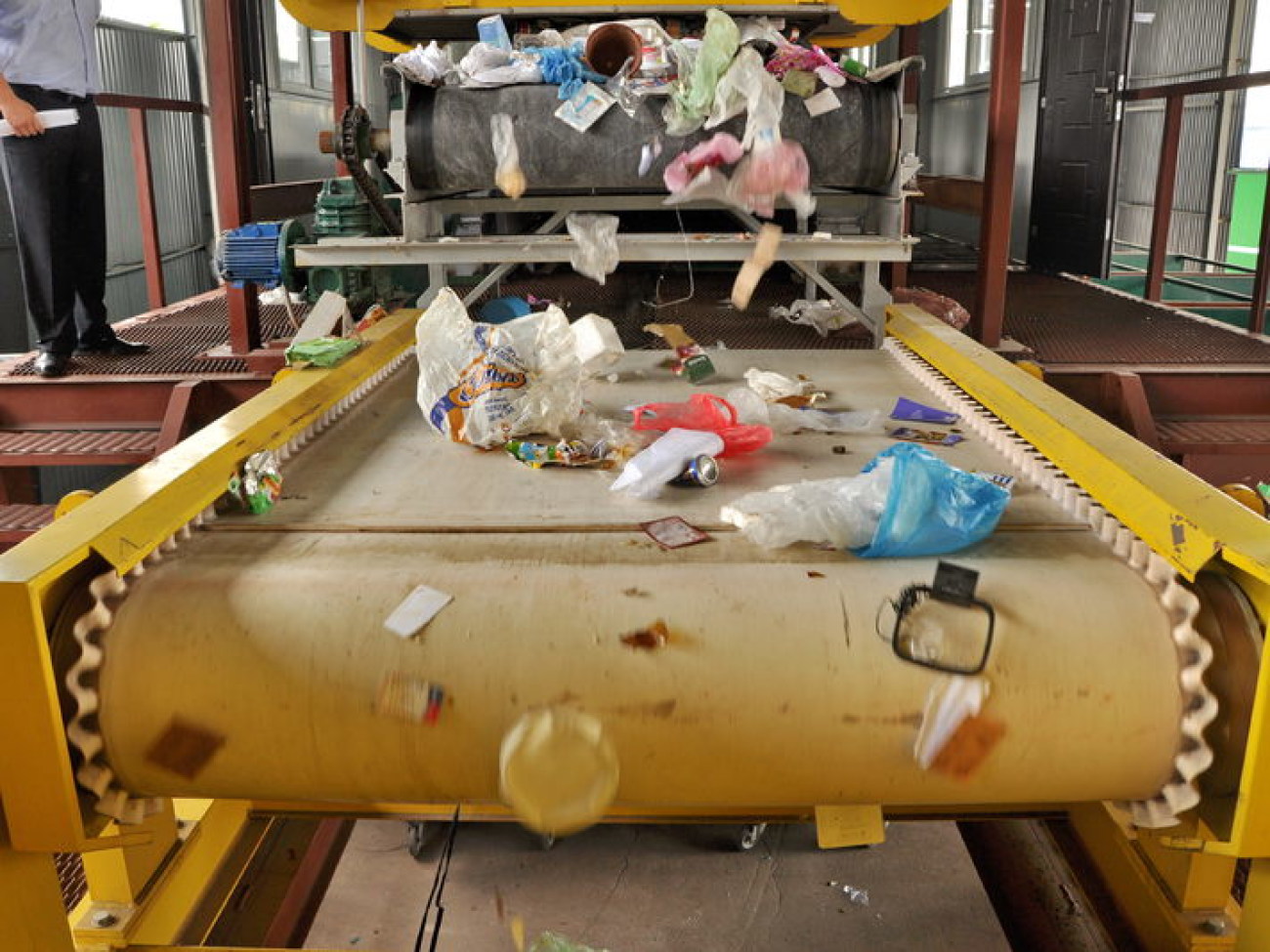 Журналистам показали как сортируют отходы, 6 июня 2013г.