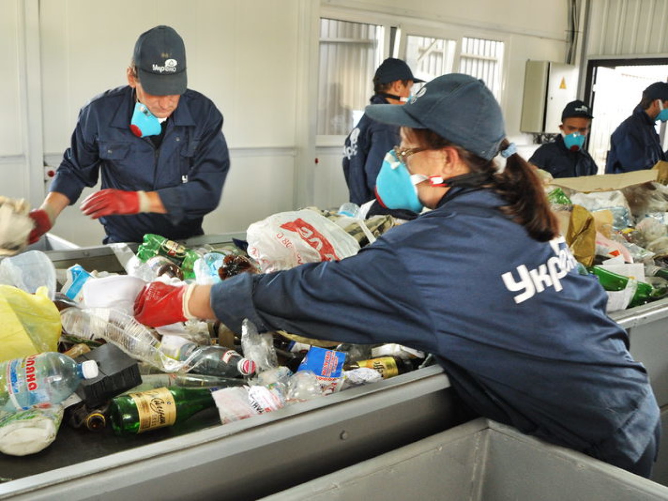 Журналистам показали как сортируют отходы, 6 июня 2013г.