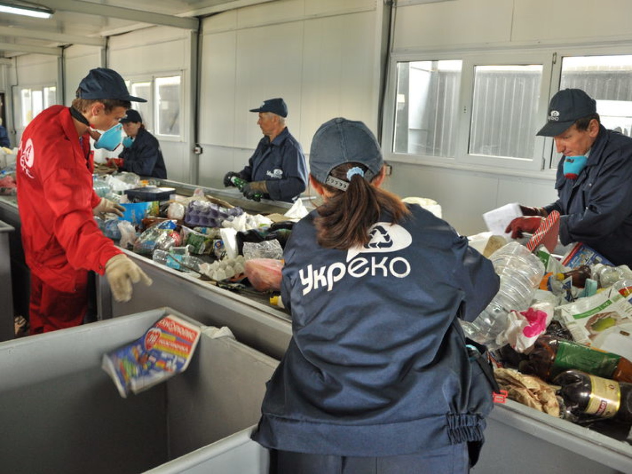 Журналистам показали как сортируют отходы, 6 июня 2013г.