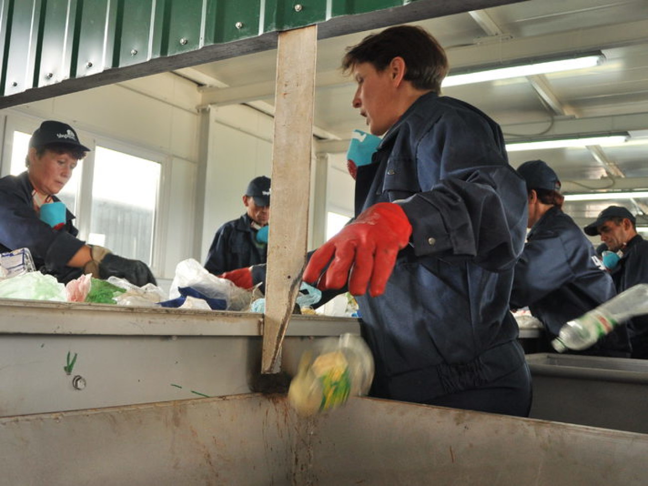 Журналистам показали как сортируют отходы, 6 июня 2013г.