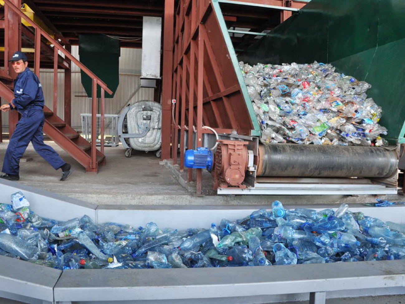 Журналистам показали как сортируют отходы, 6 июня 2013г.