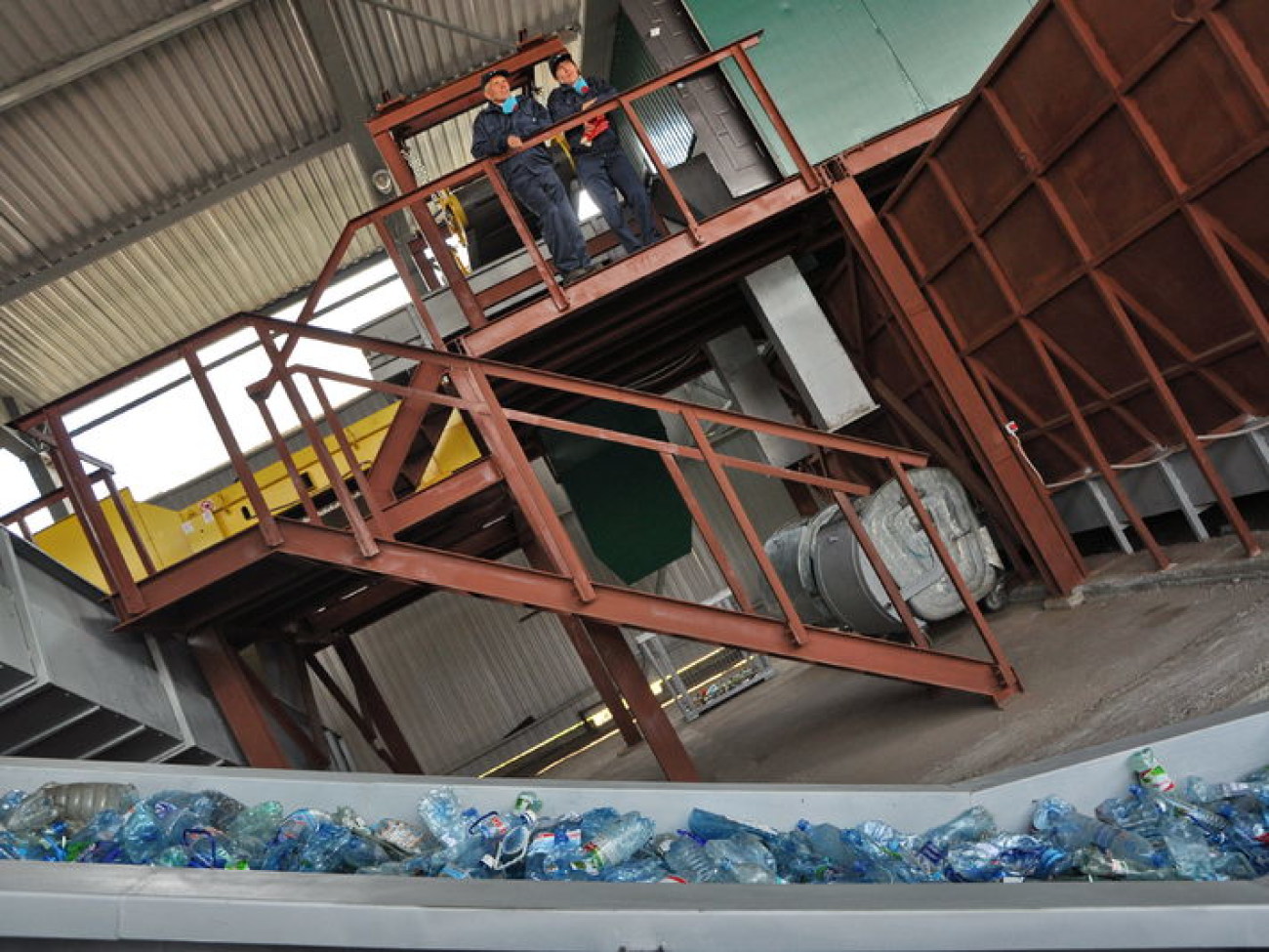 Журналистам показали как сортируют отходы, 6 июня 2013г.