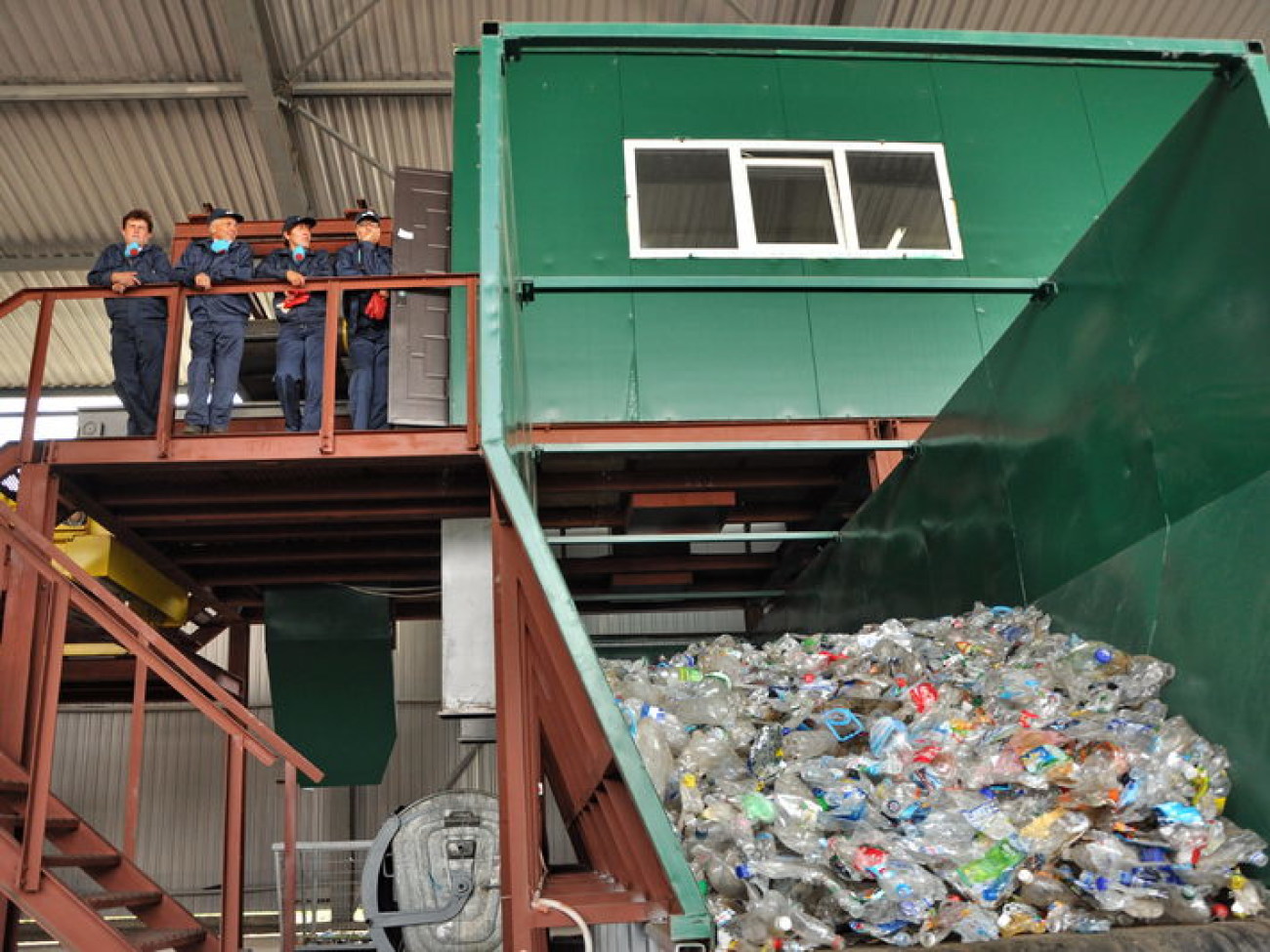 Журналистам показали как сортируют отходы, 6 июня 2013г.