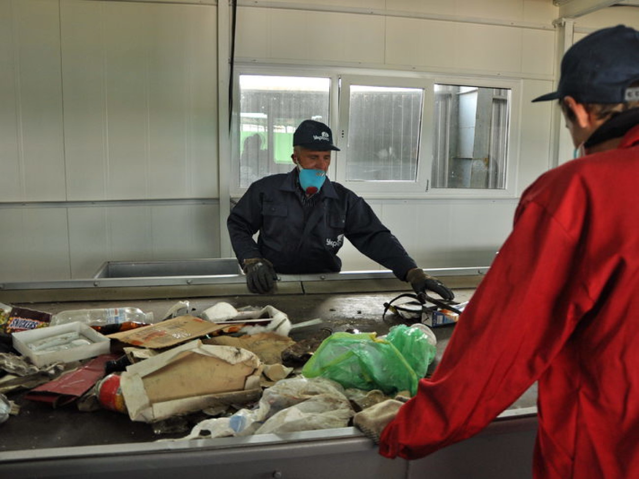 Журналистам показали как сортируют отходы, 6 июня 2013г.