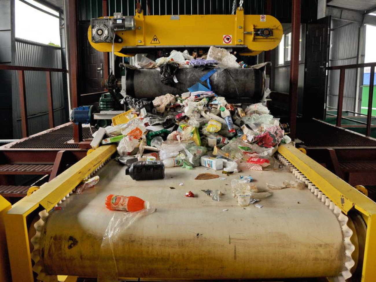 Журналистам показали как сортируют отходы, 6 июня 2013г.