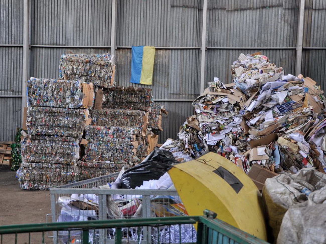 Журналистам показали как сортируют отходы, 6 июня 2013г.