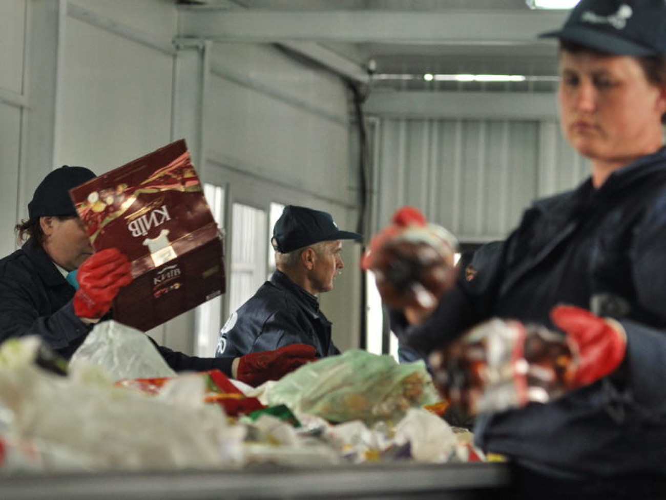 Журналистам показали как сортируют отходы, 6 июня 2013г.