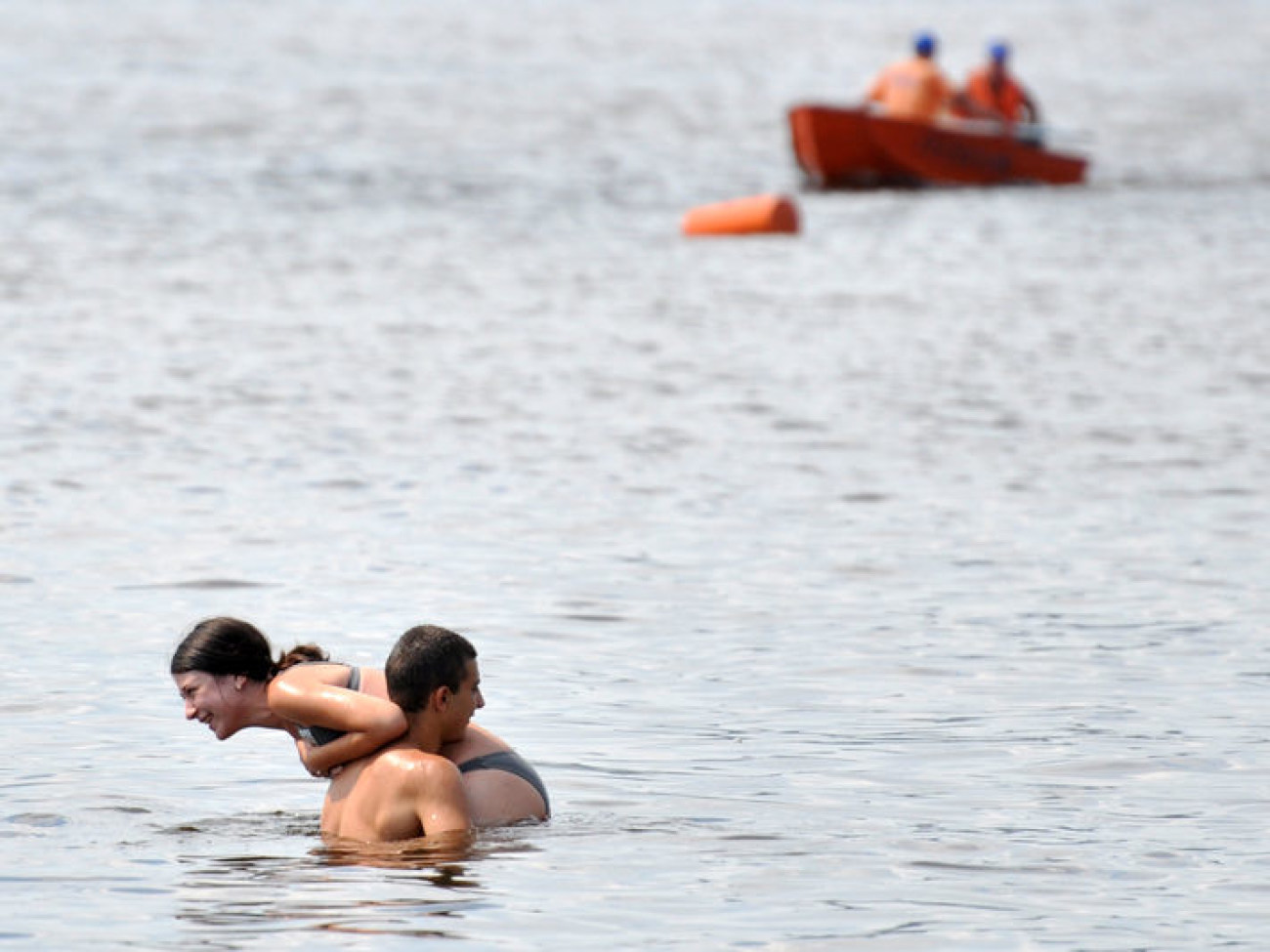 Как вести себя на воде, чтобы не утонуть: спасатели провели учения