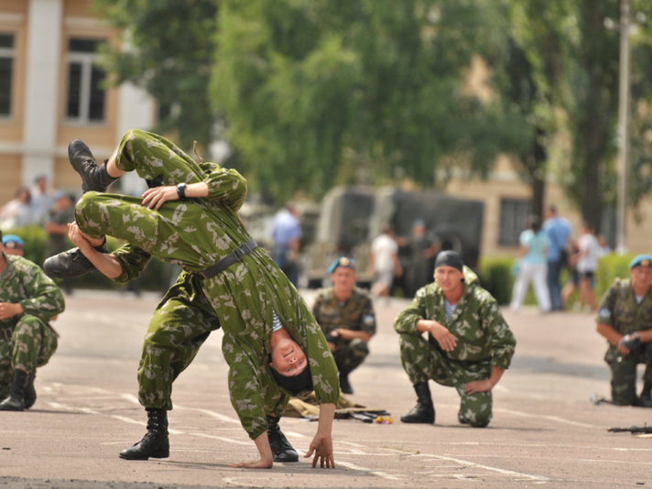 В Украине &#8212; День ВДВ