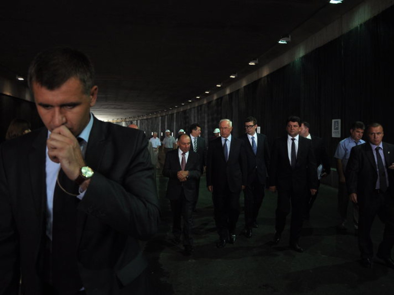 Премьер-министр Украины Николай Азаров открыл движение через туннель на Почтовой площади