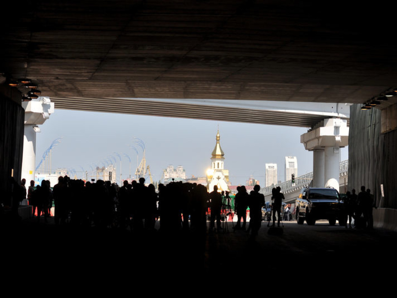 Премьер-министр Украины Николай Азаров открыл движение через туннель на Почтовой площади