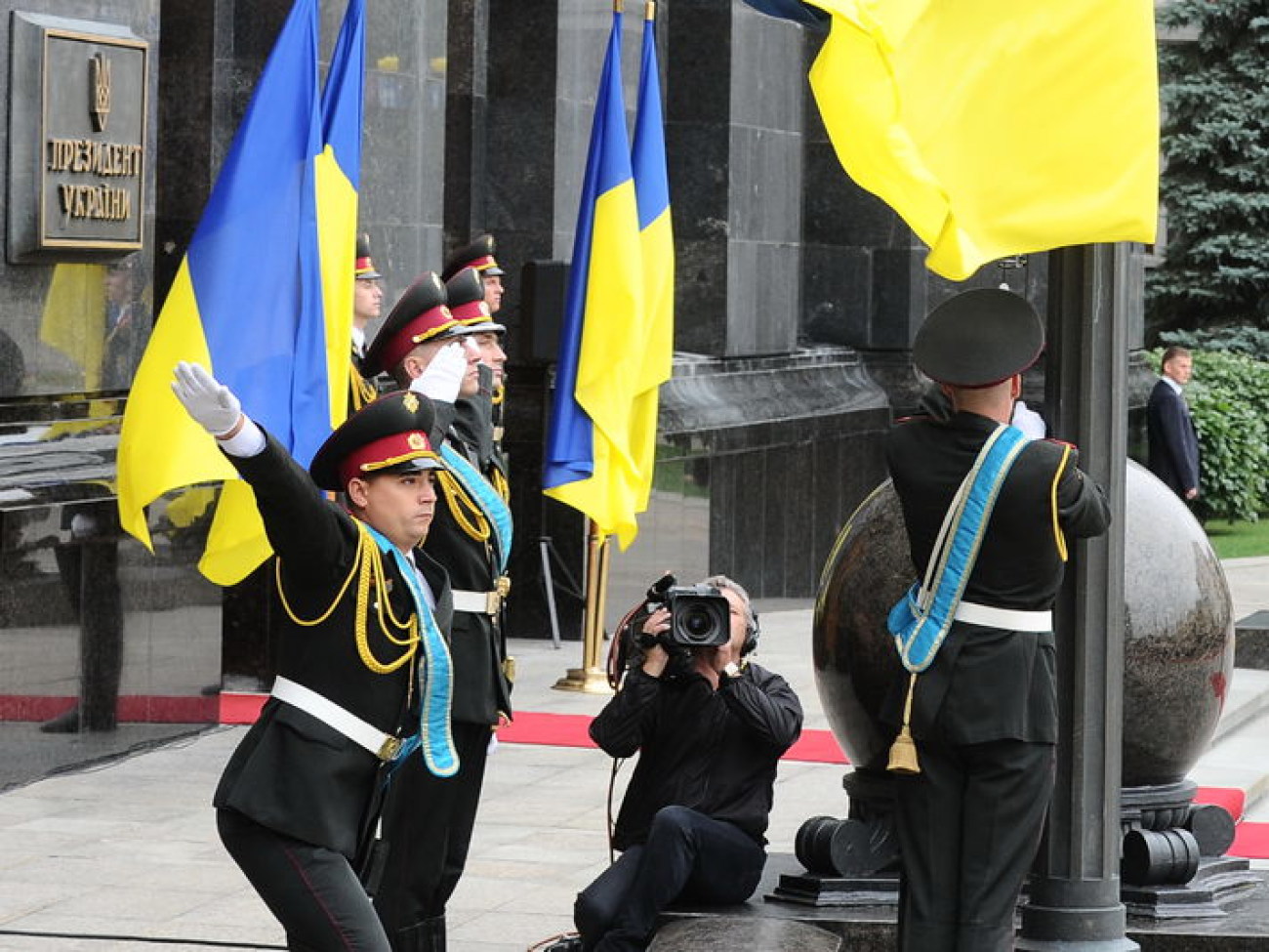 Президент поднял государственный флаг Украины, 23 августа 2013г.