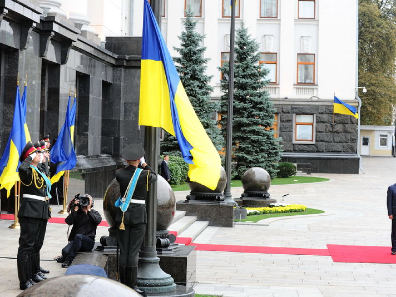 Президент поднял государственный флаг Украины, 23 августа 2013г.