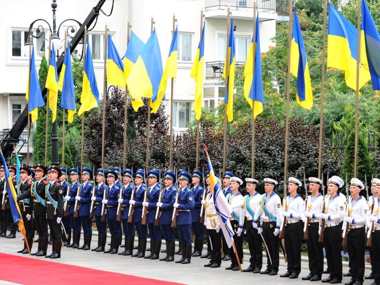 Президент поднял государственный флаг Украины, 23 августа 2013г.