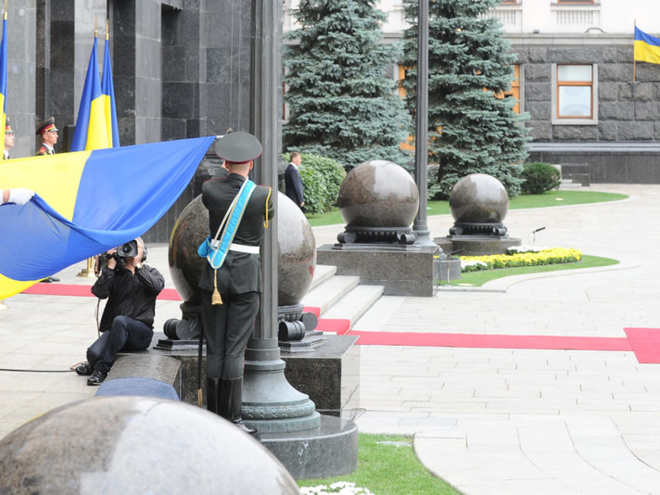 Президент поднял государственный флаг Украины, 23 августа 2013г.