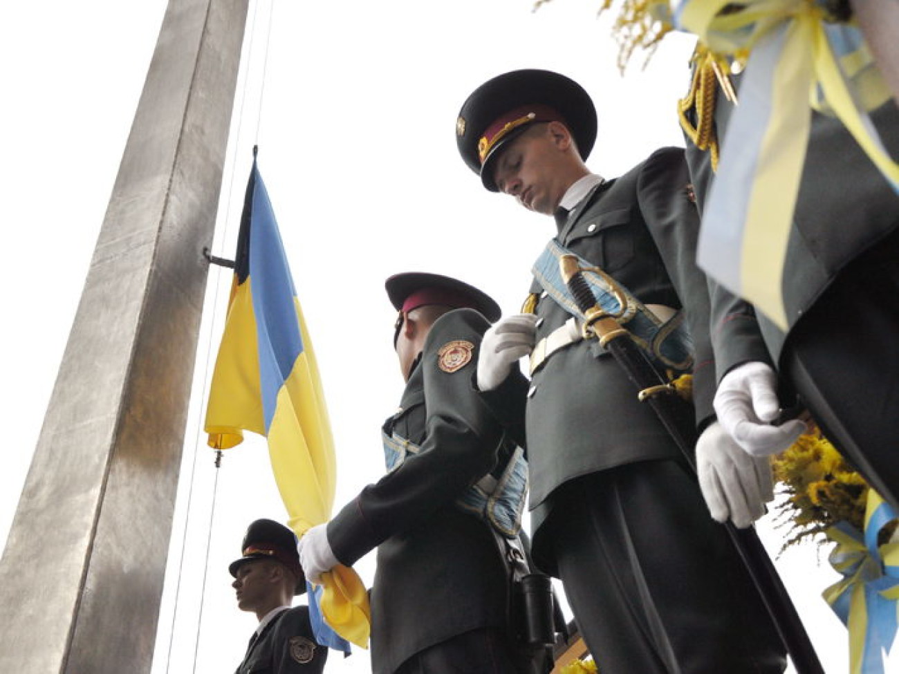 Церемония поднятия Государственного Флага Украины возле КГГА