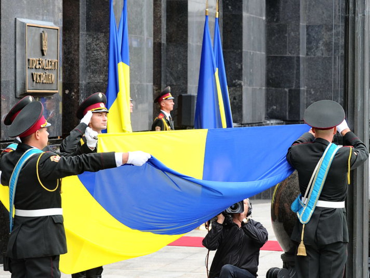 Президент поднял государственный флаг Украины, 23 августа 2013г.