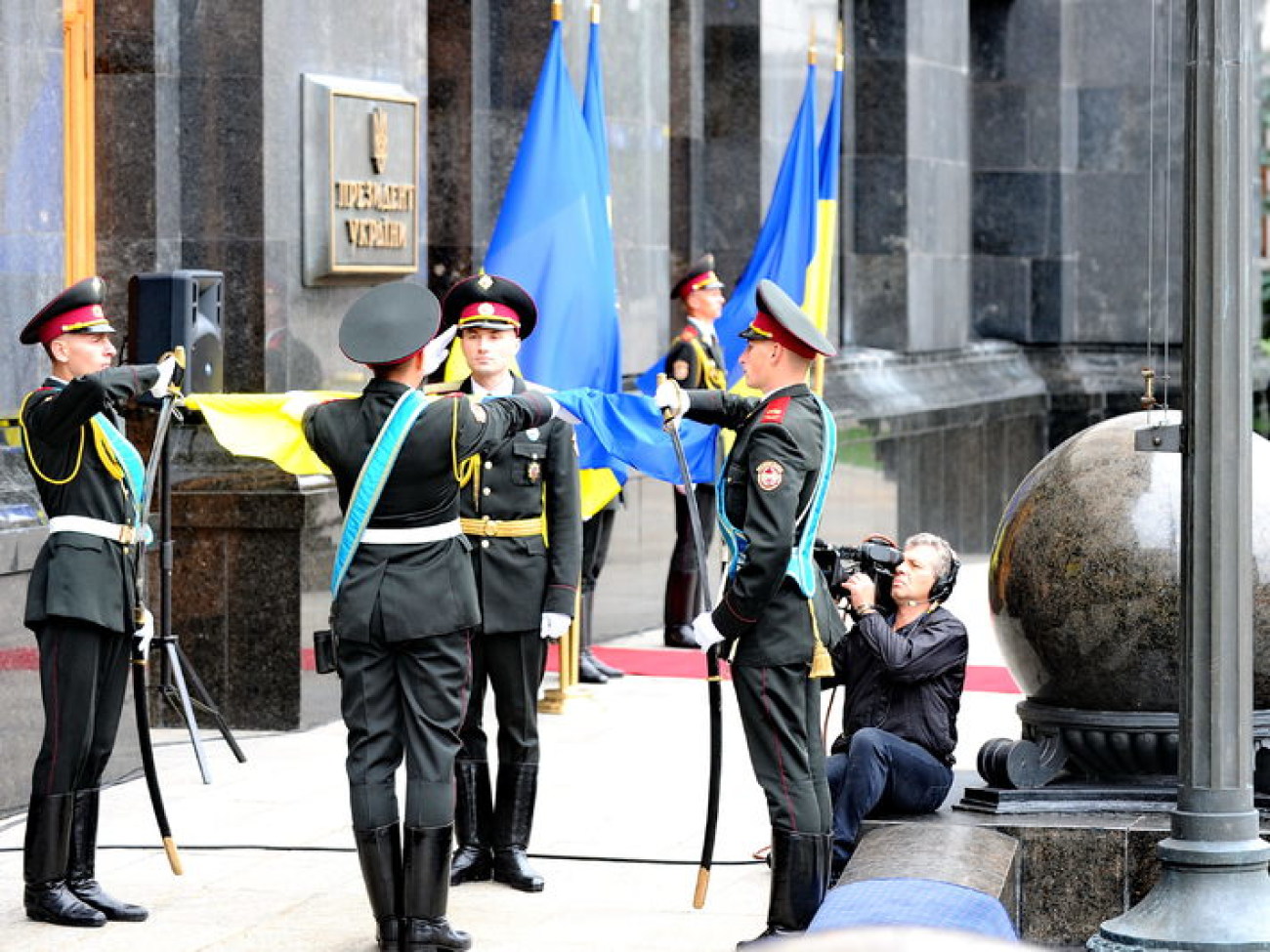 Президент поднял государственный флаг Украины, 23 августа 2013г.