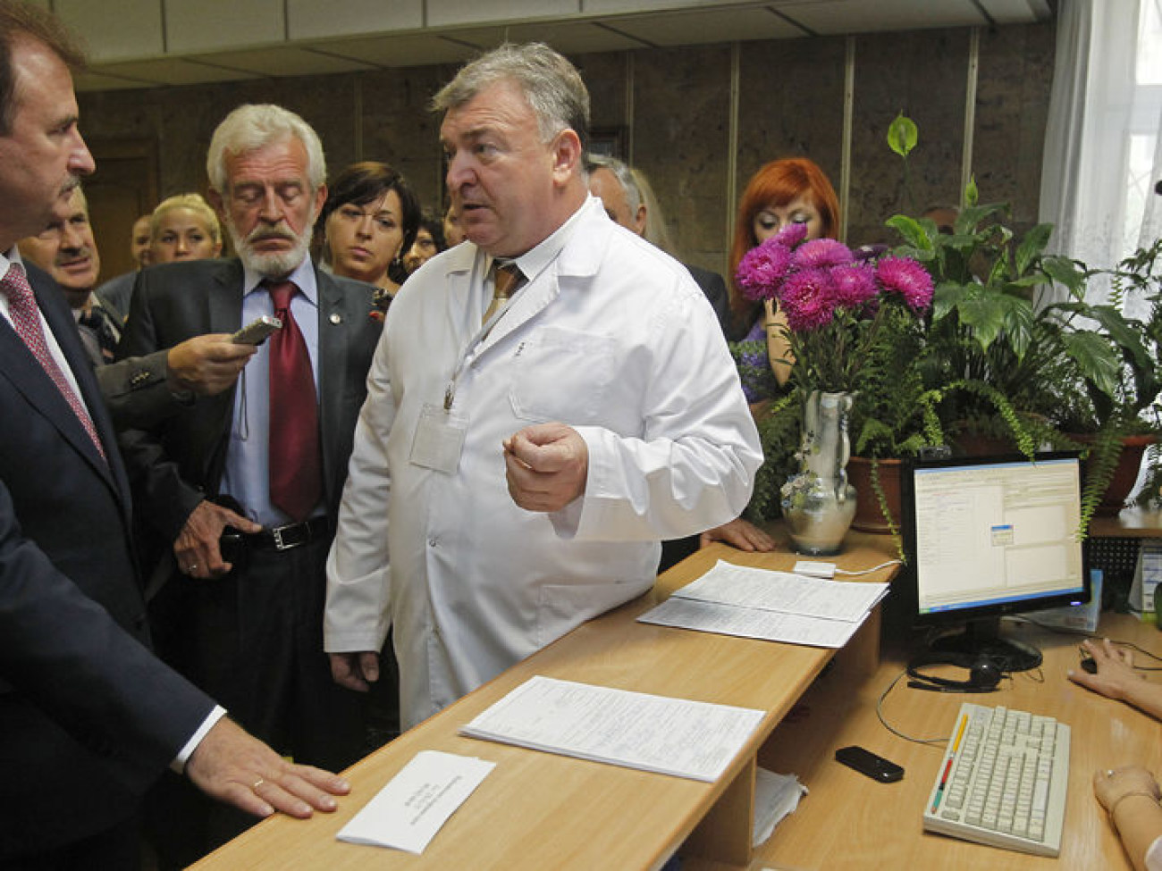 Попов посетил чернобыльскую больницу
