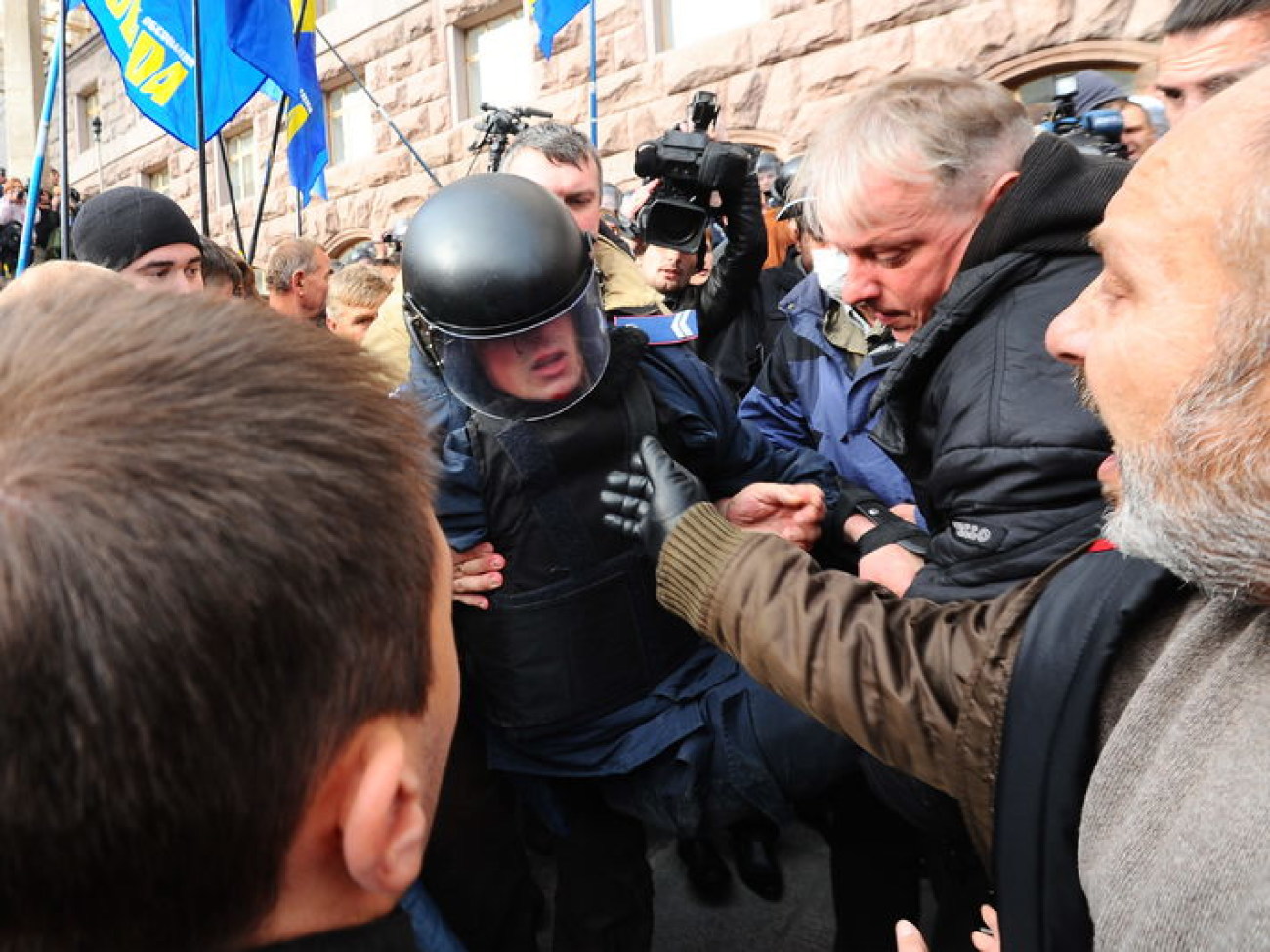 Киевсовет снова &#171;штурмит&#187;, 2 октября 2013г.