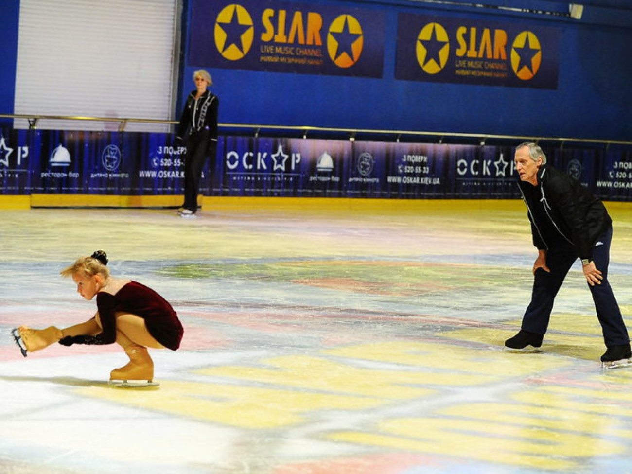 Игорь Бобрин и Наталья Бестемьянова учили киевских детей кататься на льду