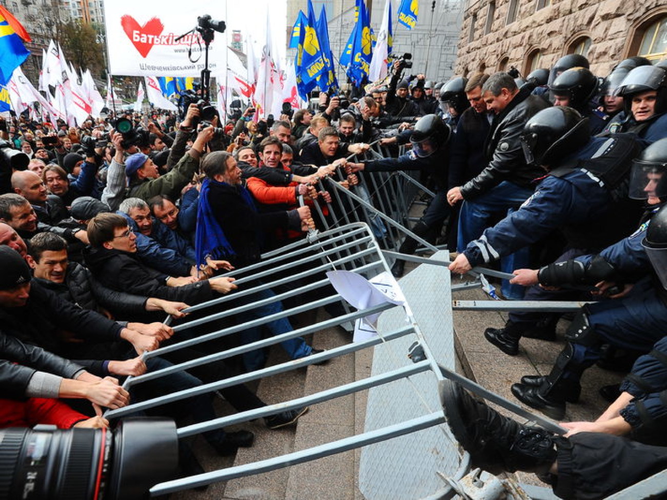 Киевсовет снова &#171;штурмит&#187;, 2 октября 2013г.
