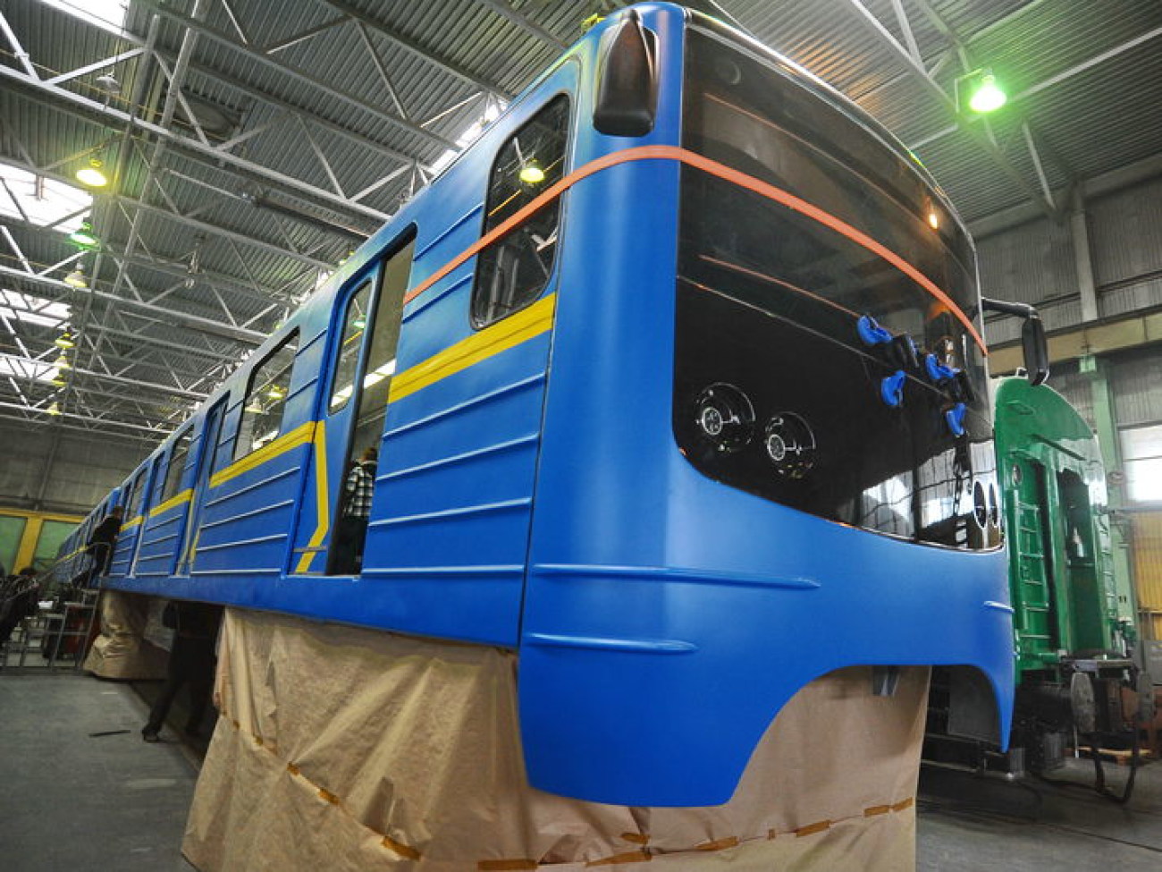 Журналистам показали как делают украинские поезда