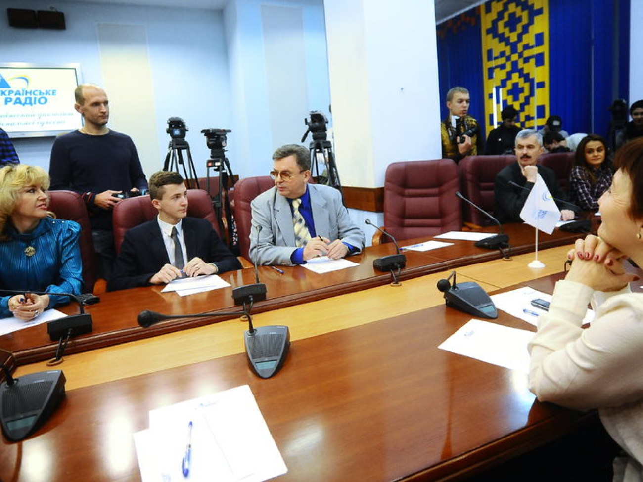 Представители украинской литературы и эстрады писали диктант, 11 ноября 2013г.