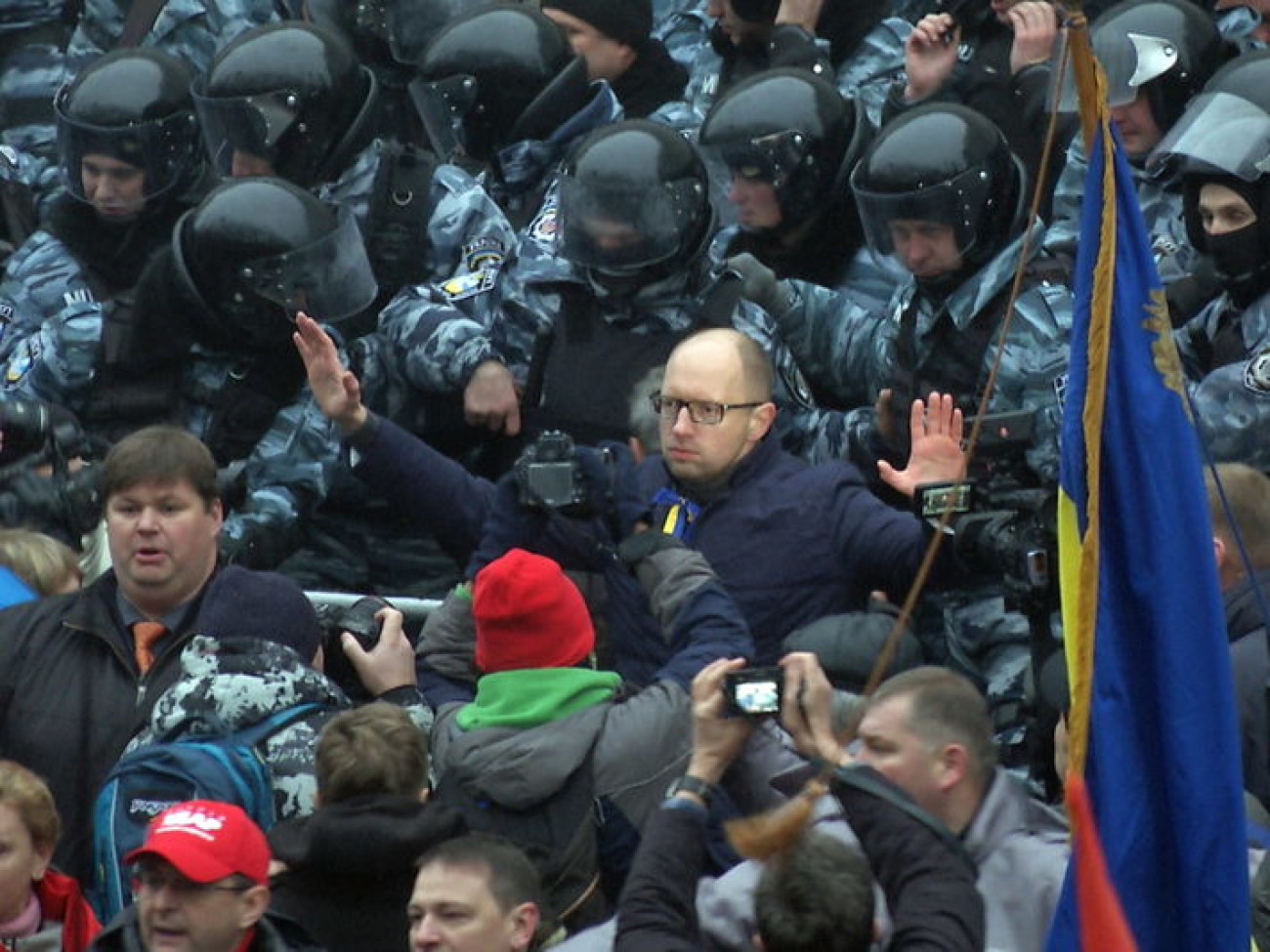 Под Кабмином произошла стычка между участниками Евромайдана и «Беркутом», 24 ноября 2013г.