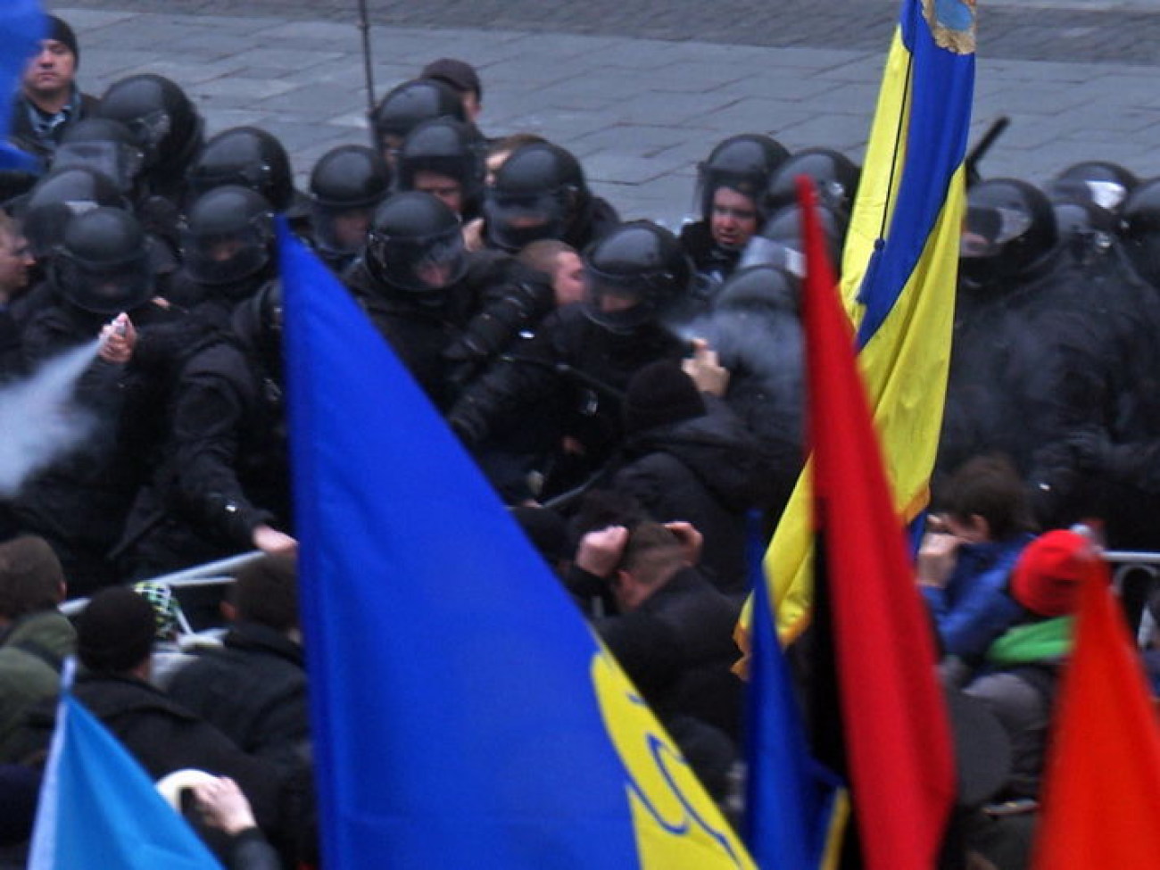 Под Кабмином произошла стычка между участниками Евромайдана и «Беркутом», 24 ноября 2013г.