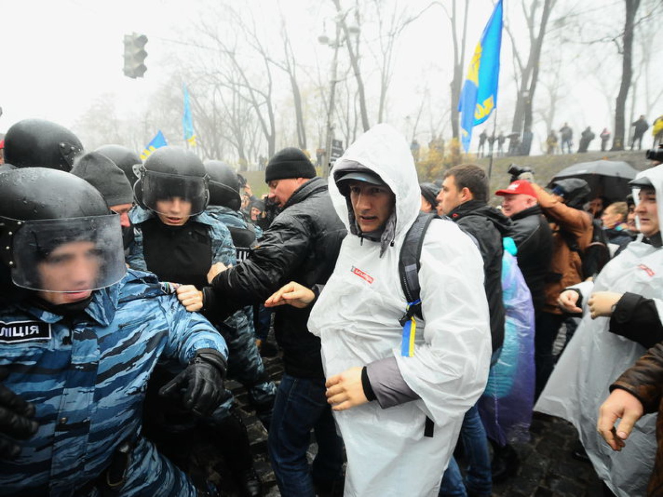 Под Кабмином снова газ, 25 ноября 2013г.