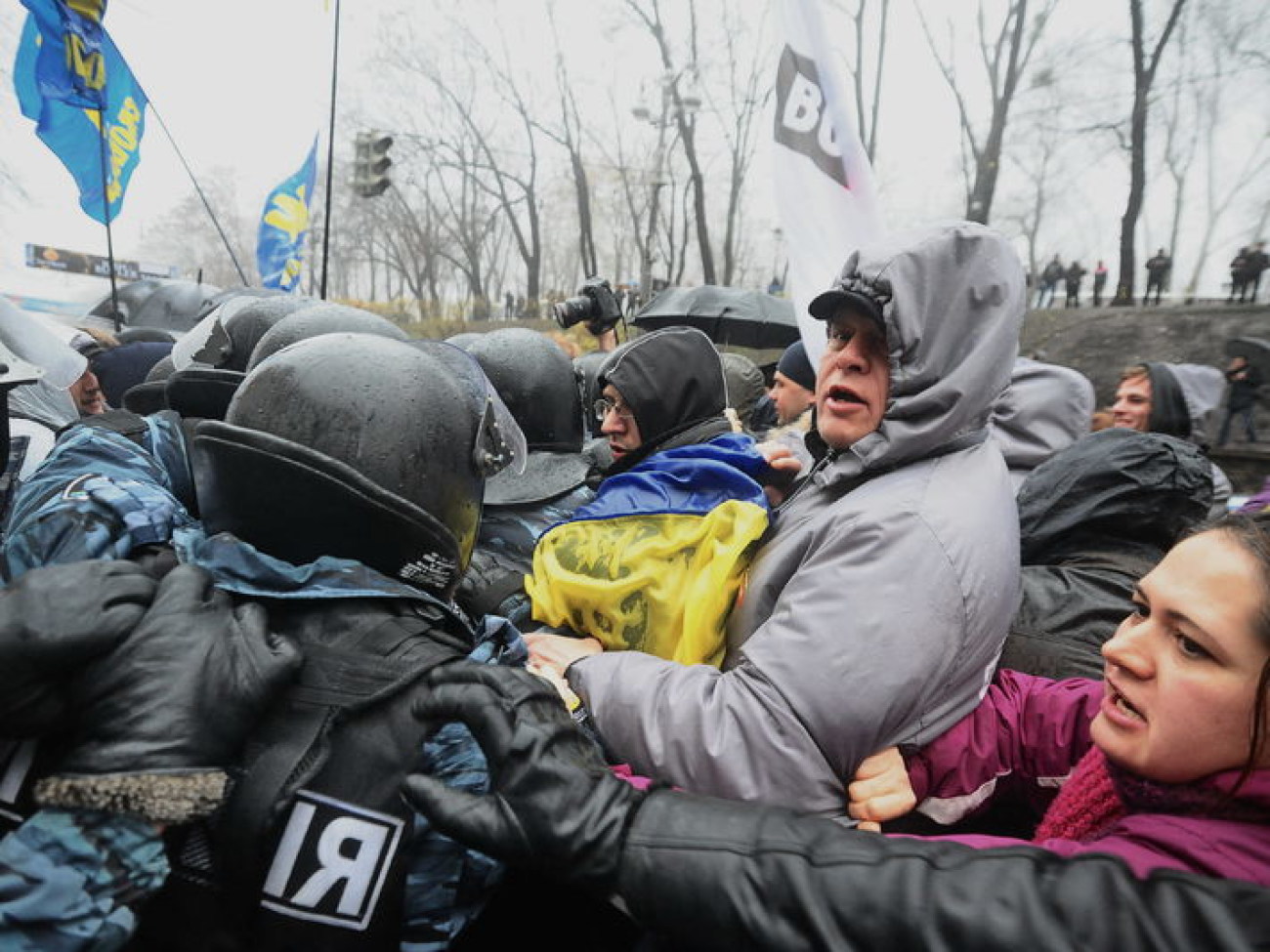 Под Кабмином снова газ, 25 ноября 2013г.