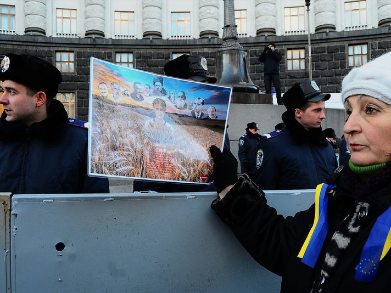 Лидеров оппозиции не пустили в Кабмин, 27 ноября 2013г.