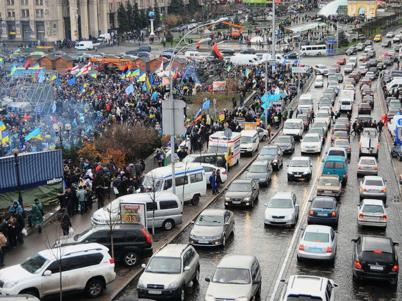 В Киеве два Майдана: сторонников и противников ЕС, 29 ноября 2013г.