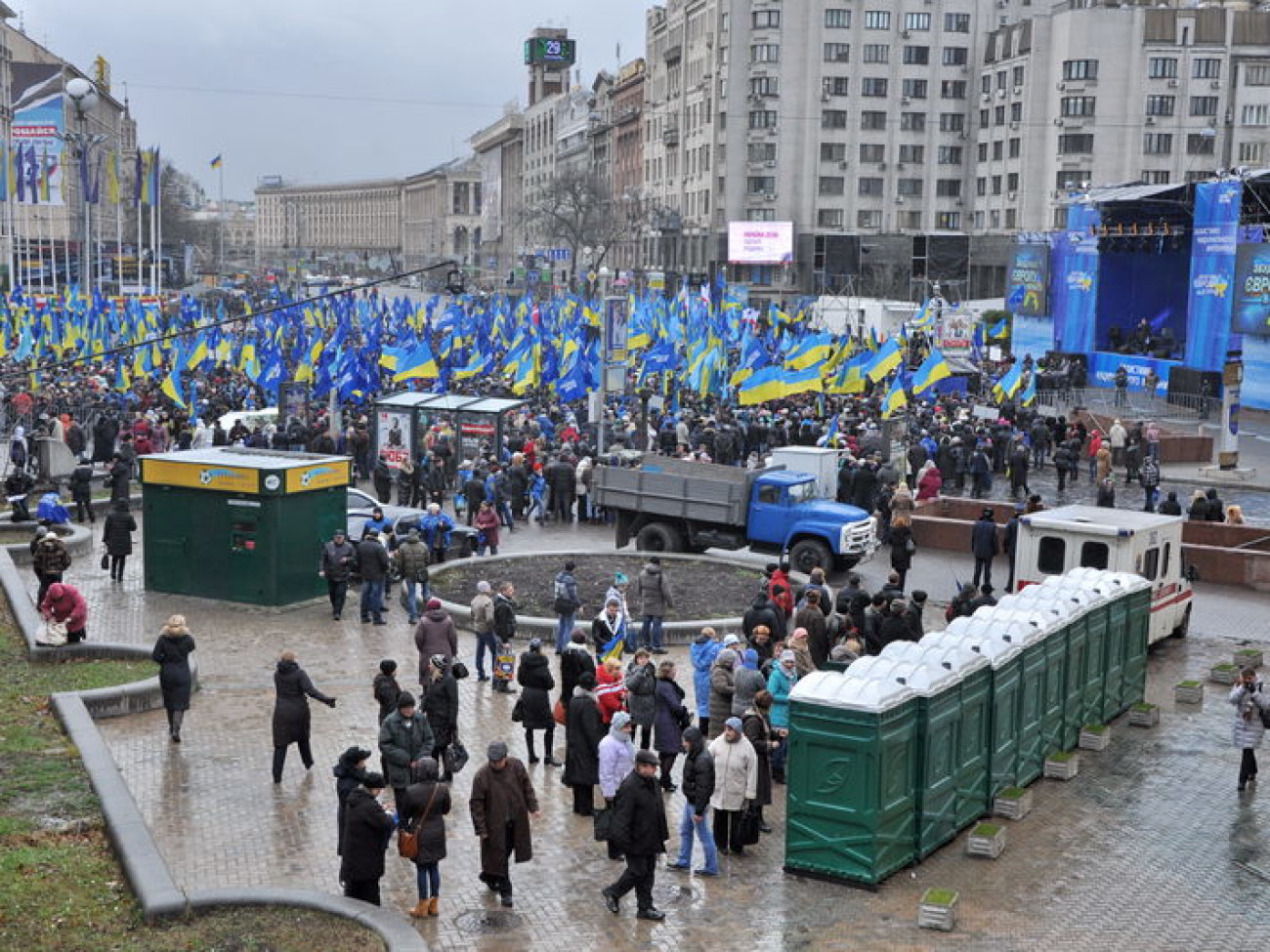 В Киеве два Майдана: сторонников и противников ЕС, 29 ноября 2013г.