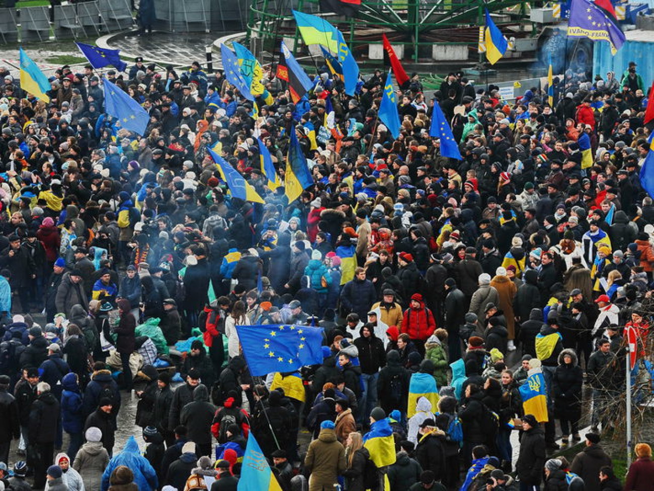 В Киеве два Майдана: сторонников и противников ЕС, 29 ноября 2013г.