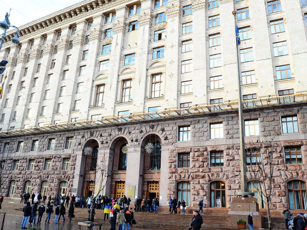 В здании КГГА &#8212; революционный штаб, 2 декабря 2013г.