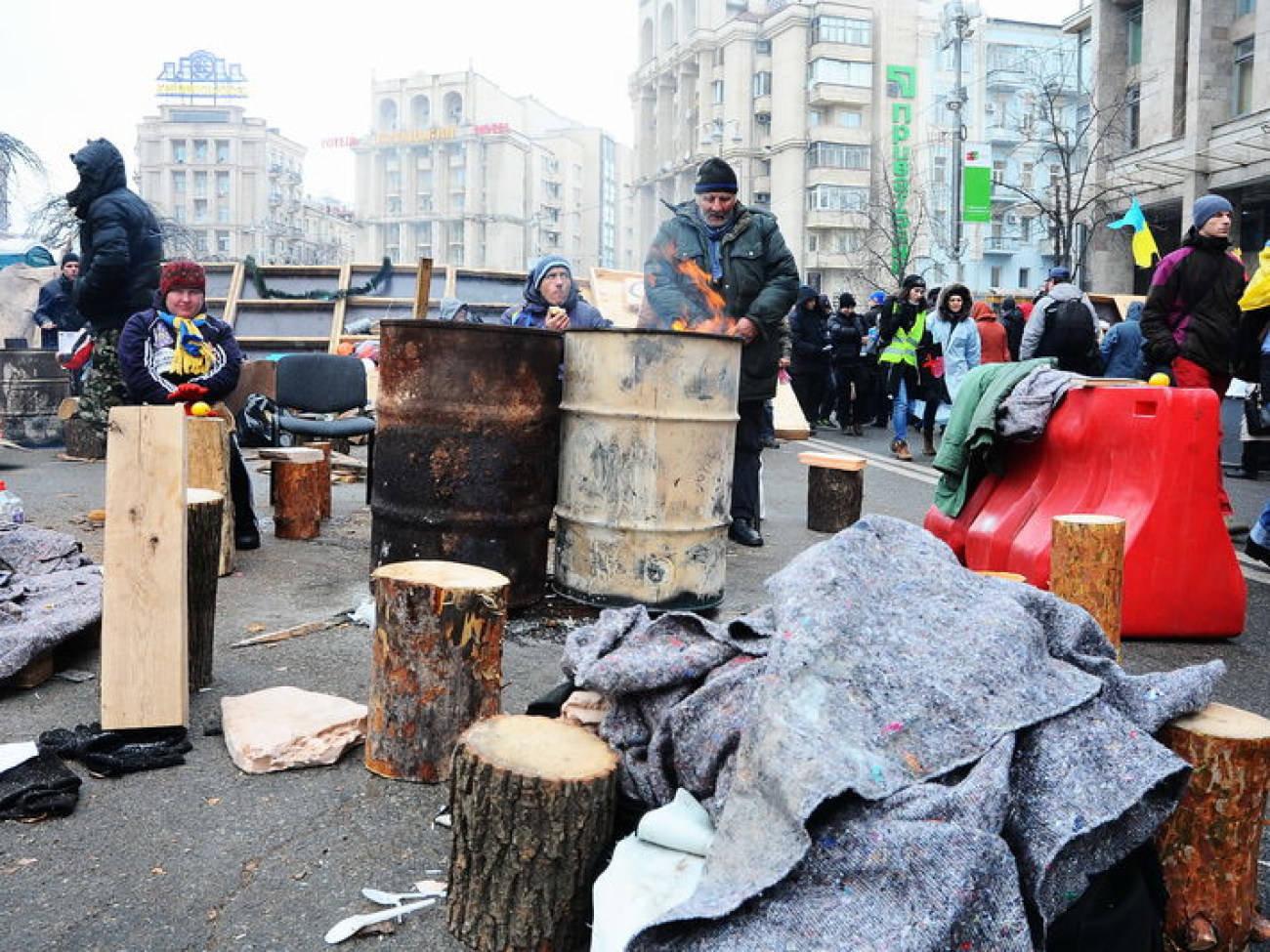 На Майдане появились листовки с именами судей, осудивших митингующих, 5 декабря 2013г.