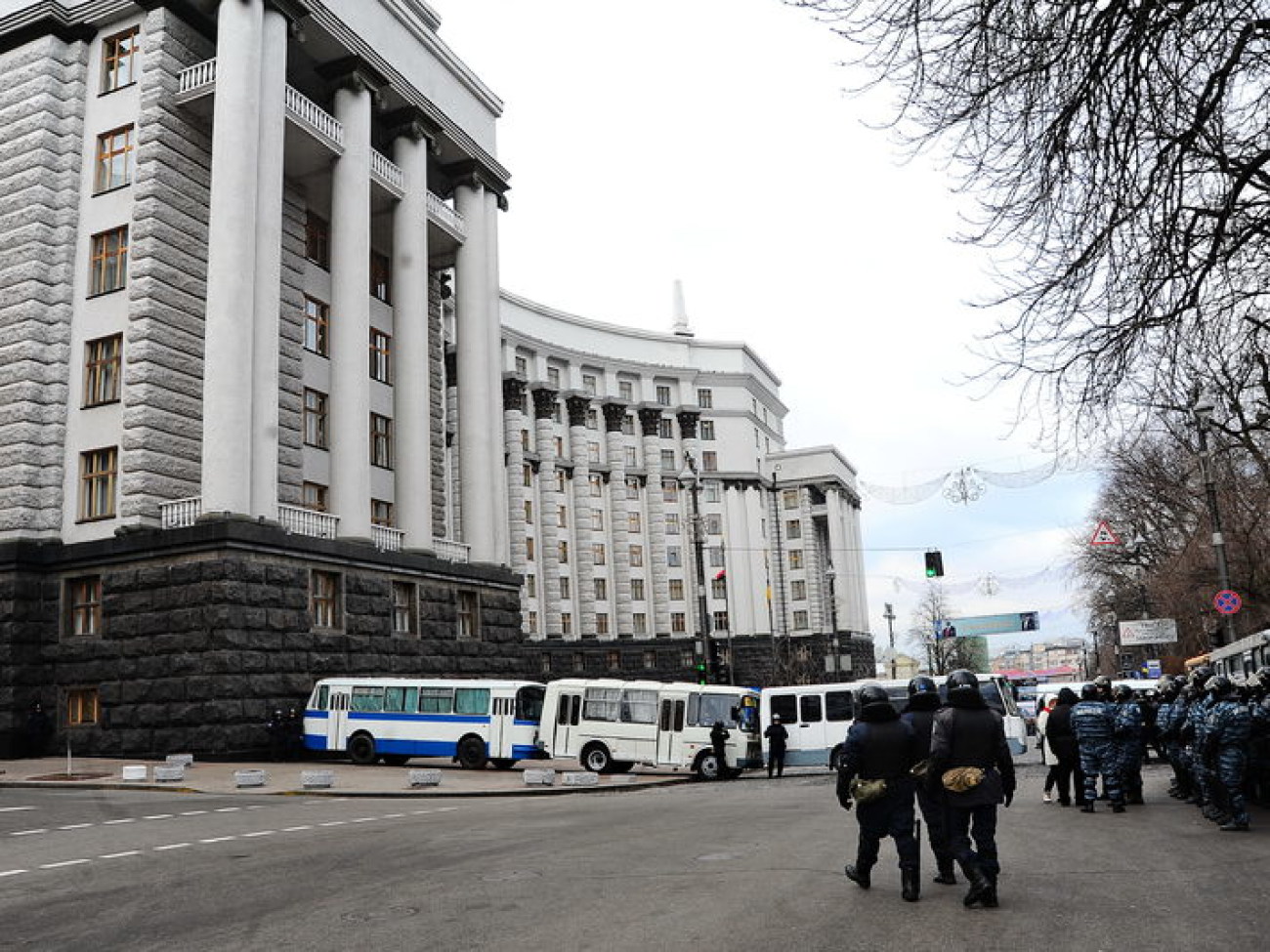 Митинг Партии регионов охраняет милиция, 5 декабря 2013г.