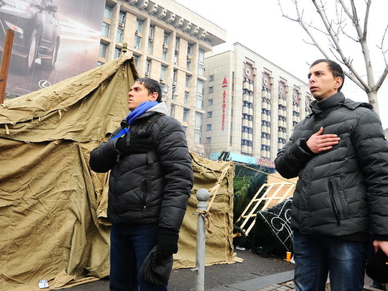 На Майдане появились листовки с именами судей, осудивших митингующих, 5 декабря 2013г.