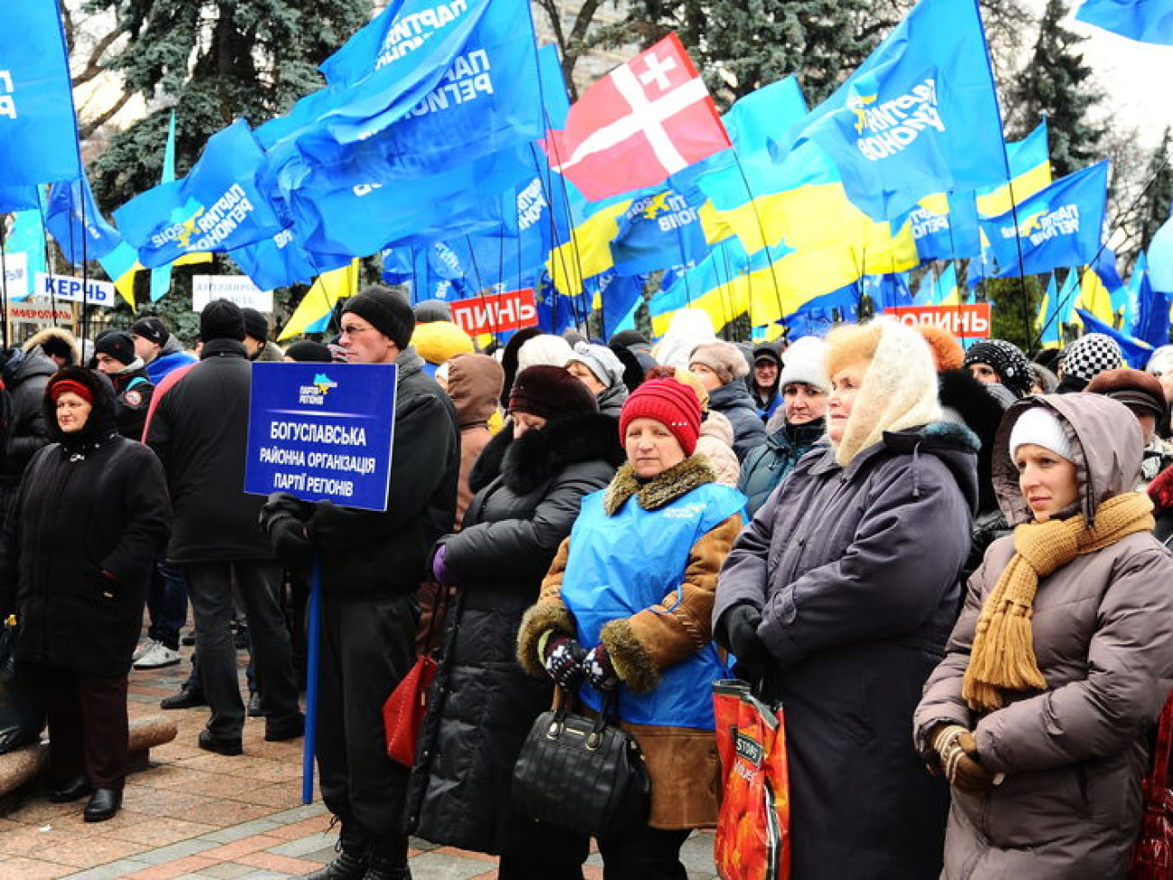 Митинг Партии регионов охраняет милиция, 5 декабря 2013г.