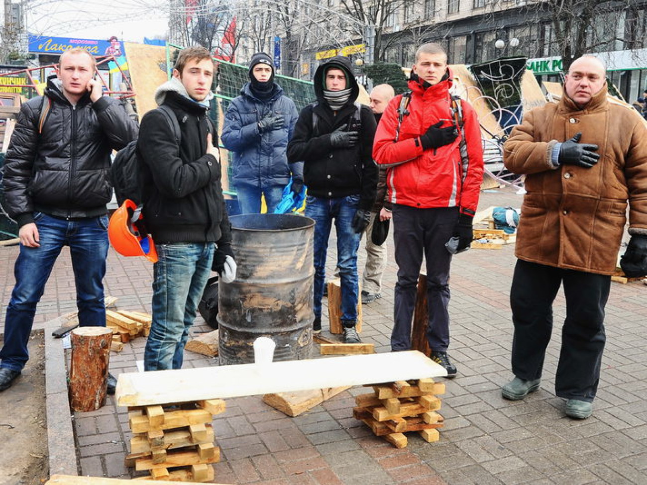 На Майдане появились листовки с именами судей, осудивших митингующих, 5 декабря 2013г.