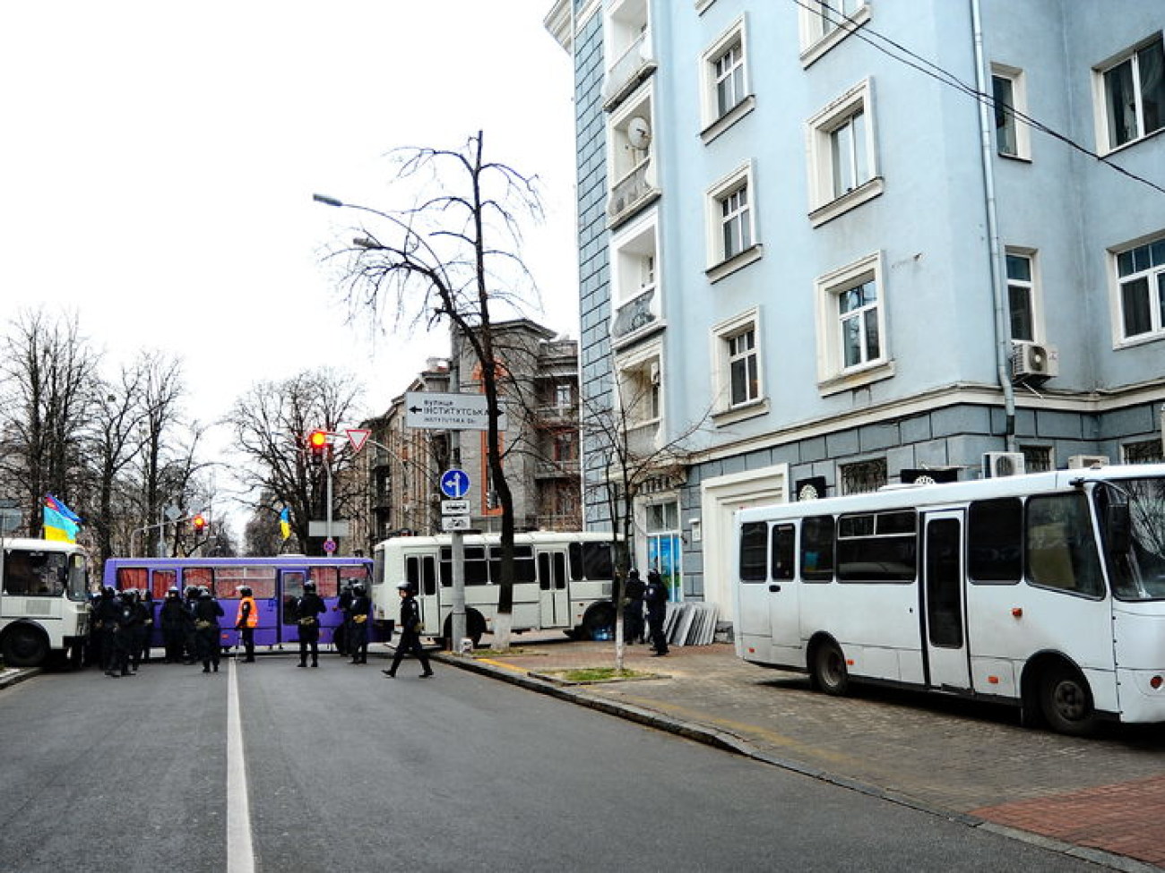 Митинг Партии регионов охраняет милиция, 5 декабря 2013г.