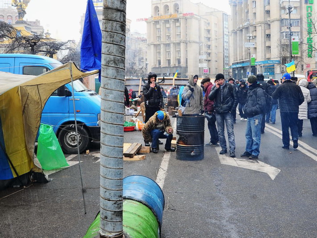 На Майдане появились листовки с именами судей, осудивших митингующих, 5 декабря 2013г.