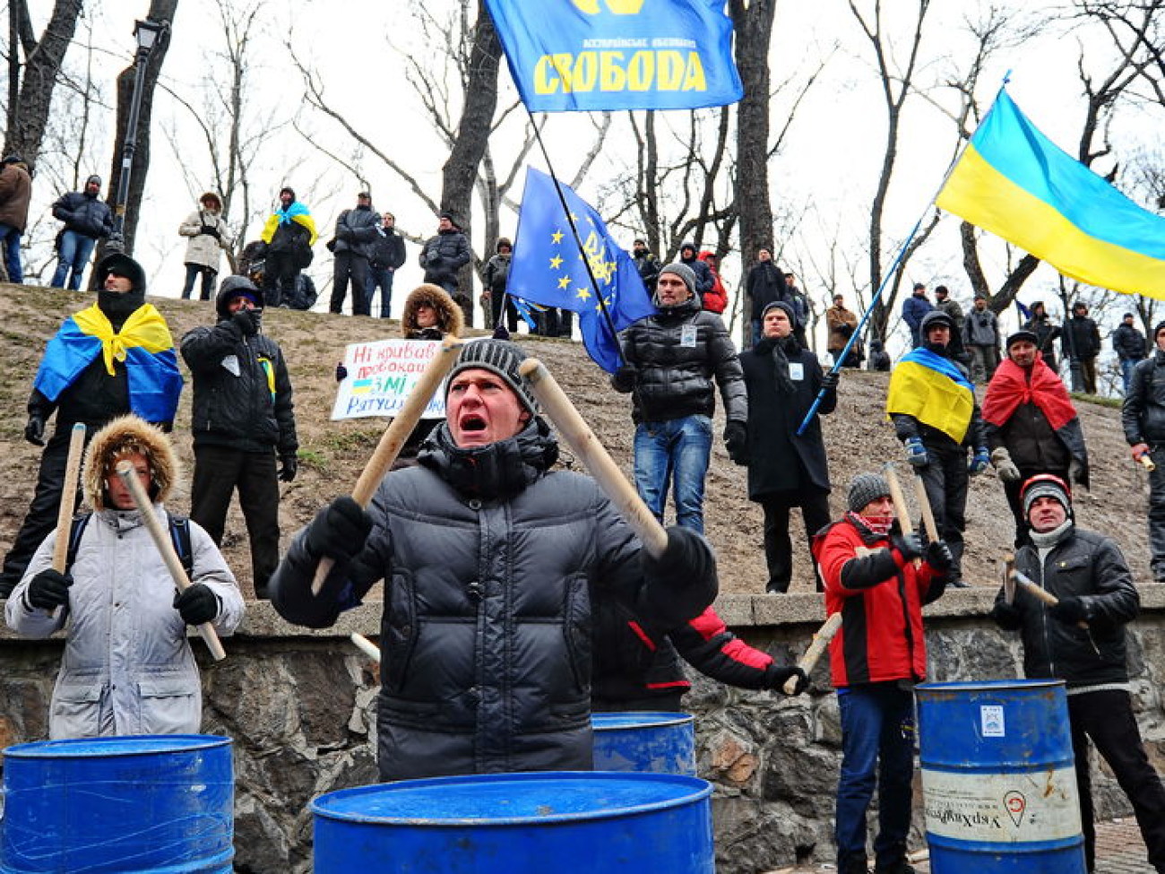 На Майдане появились листовки с именами судей, осудивших митингующих, 5 декабря 2013г.