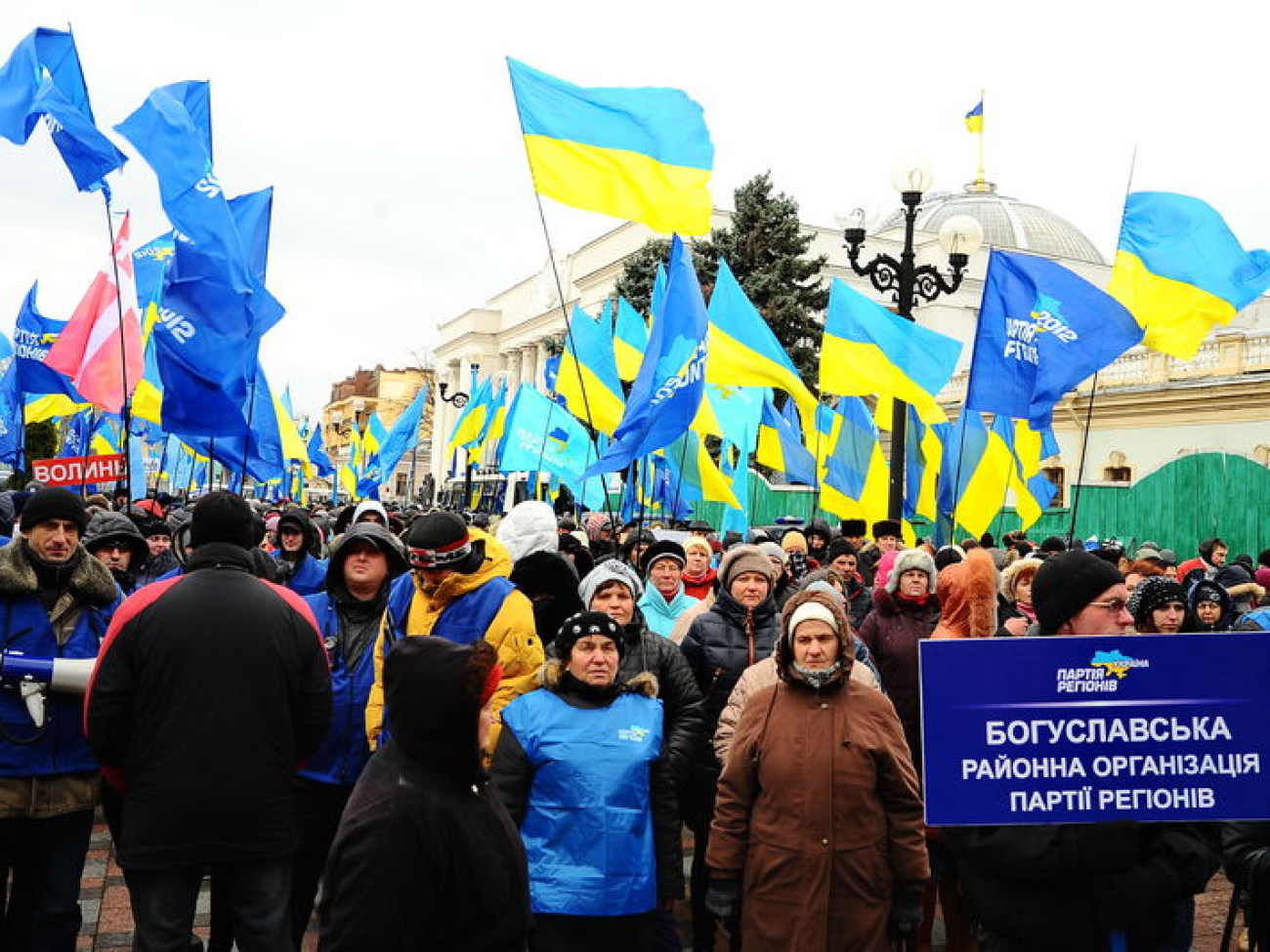 Митинг Партии регионов охраняет милиция, 5 декабря 2013г.