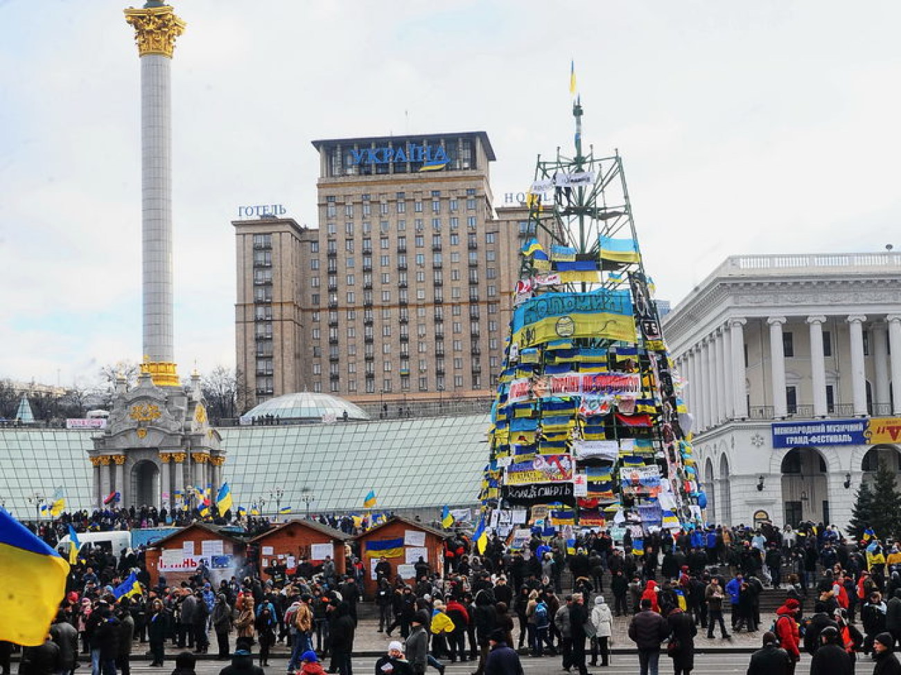 На Майдане появились листовки с именами судей, осудивших митингующих, 5 декабря 2013г.